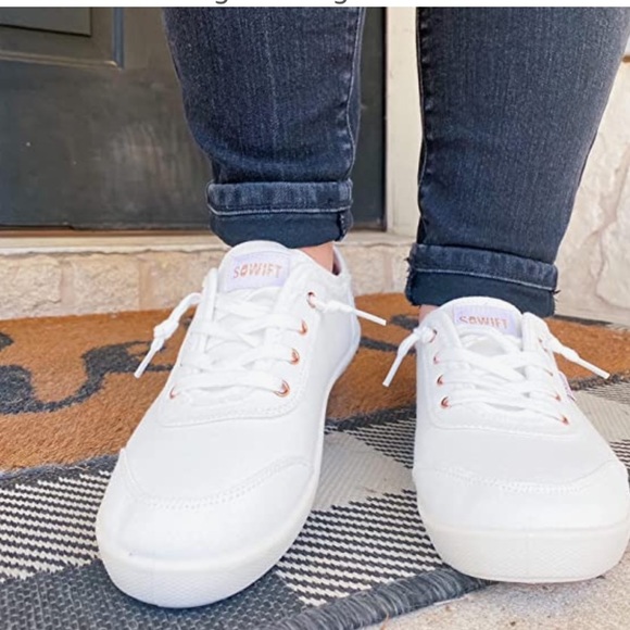 Shoes - NEW IN BOX WHITE CANVAS SNEAKERS SIZE 7.